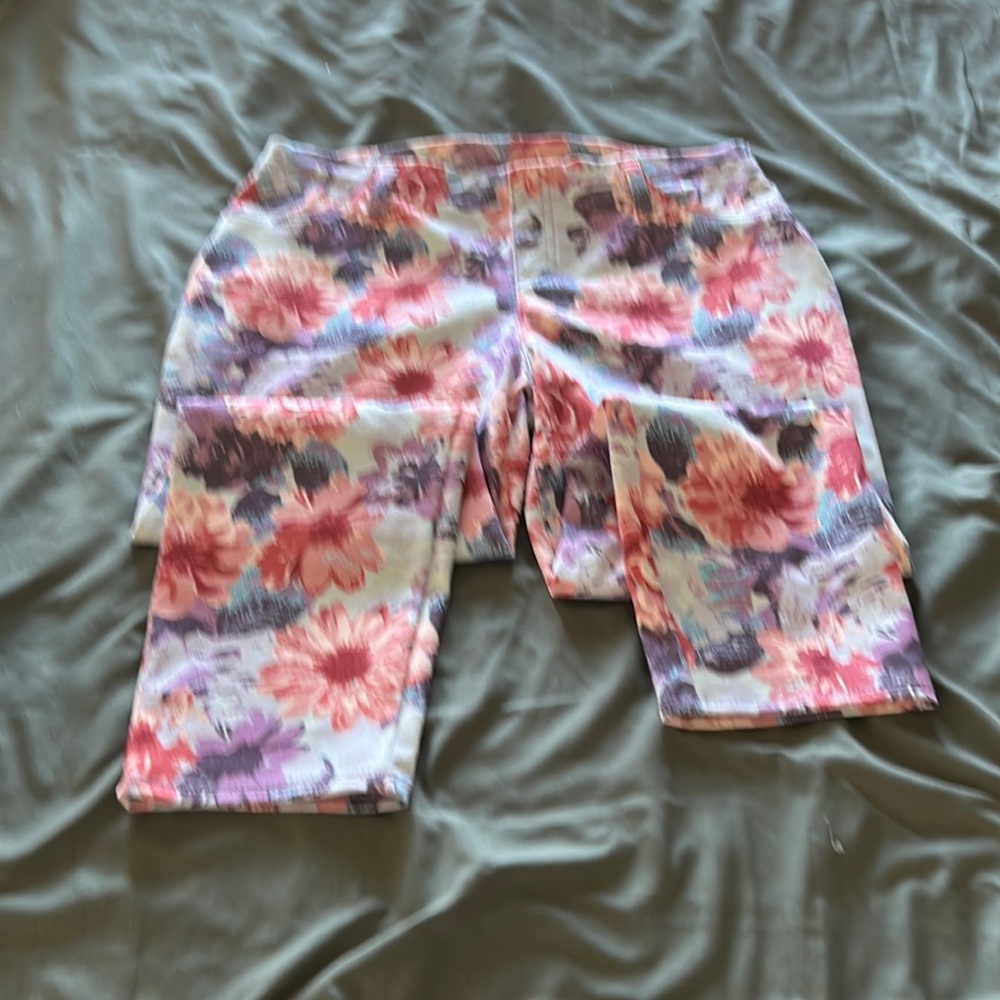 Faded glory crop floral pants. Medium 8-10